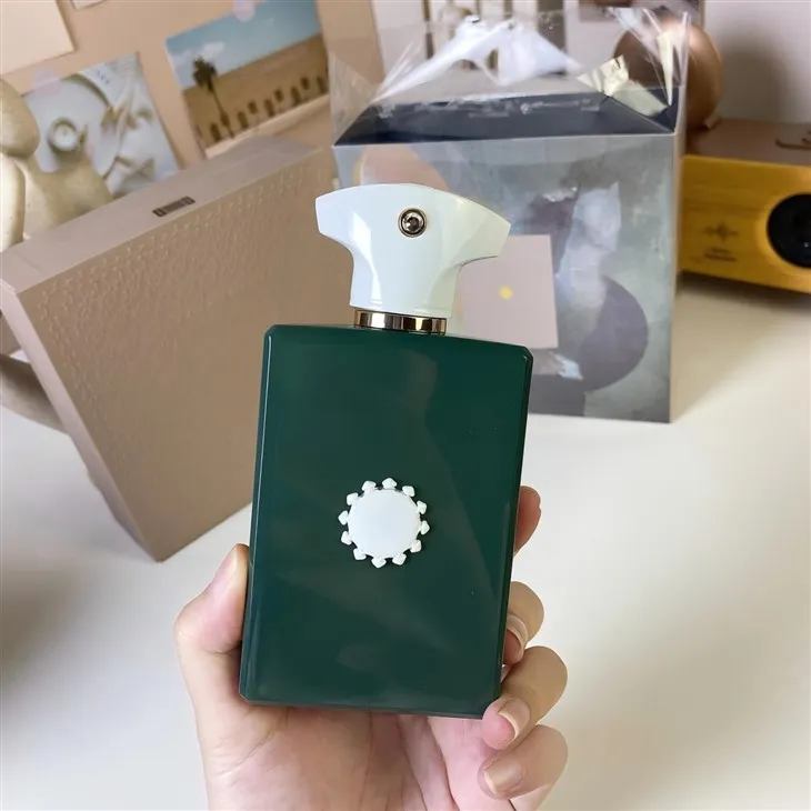 perfume-for-purpose-key-notes-sandalwood-vetiver-clean-musk-responsibly-sourced-ingredients
